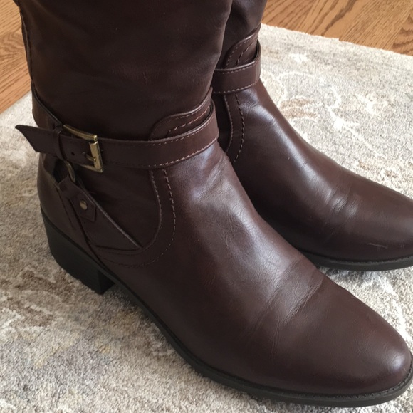 Liz Claiborne brown tall boots. Wider calf with stretch. Sz 8.5. Brown. - Picture 3 of 8